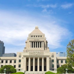 「男性の育児休業取得13%」を目指すも国会議員の取得はNG!?