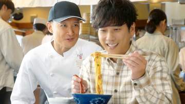 松岡昌宏＆二宮和也、丸亀製麺「肉辛まぜうどん」でCM初共演 11.2から全国放送 ニノ「ひと言で言うなら『松岡してた』」