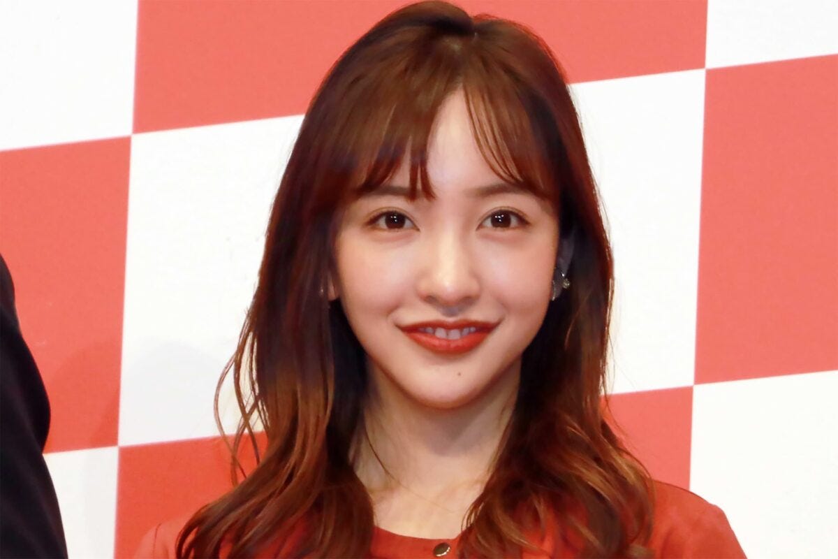 板野友美
