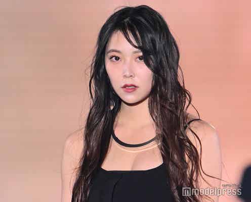白間美瑠、ミニ丈コーデで美脚全開「お人形さんみたい」「スタイル良すぎ」の声