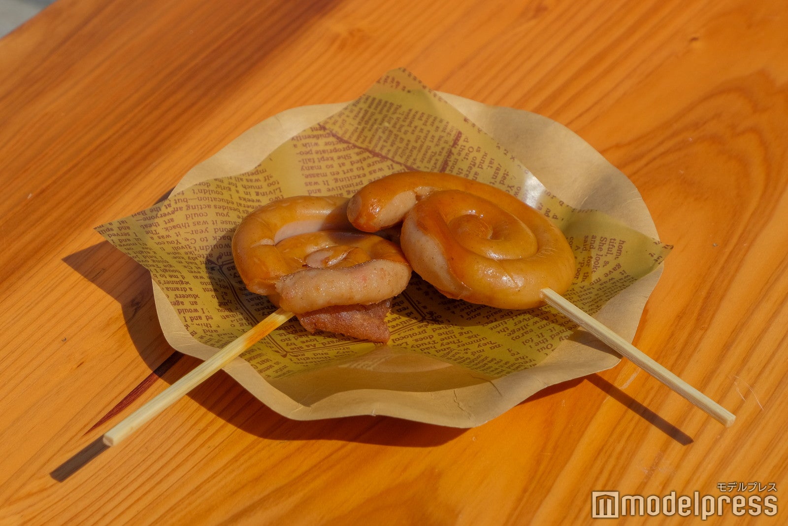 串付きぐるぐるソーセージ900円（C）モデルプレス