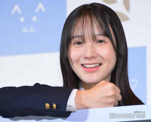 本田紗来、ほっそり美脚覗くミニスカ姿披露「スタイル抜群」「悶絶級の可愛さ」と反響