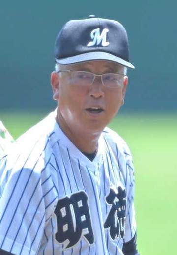 明徳義塾 逆転勝ちで決勝進出 0-3の八回に一挙4得点 馬淵監督ベンチで仁王立ち→猛ゲキ飛ばす