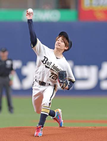 なにわ男子・藤原丈一郎が5年連続オリックス開幕戦始球式に登場 見事なストライク投球披露「最高です」