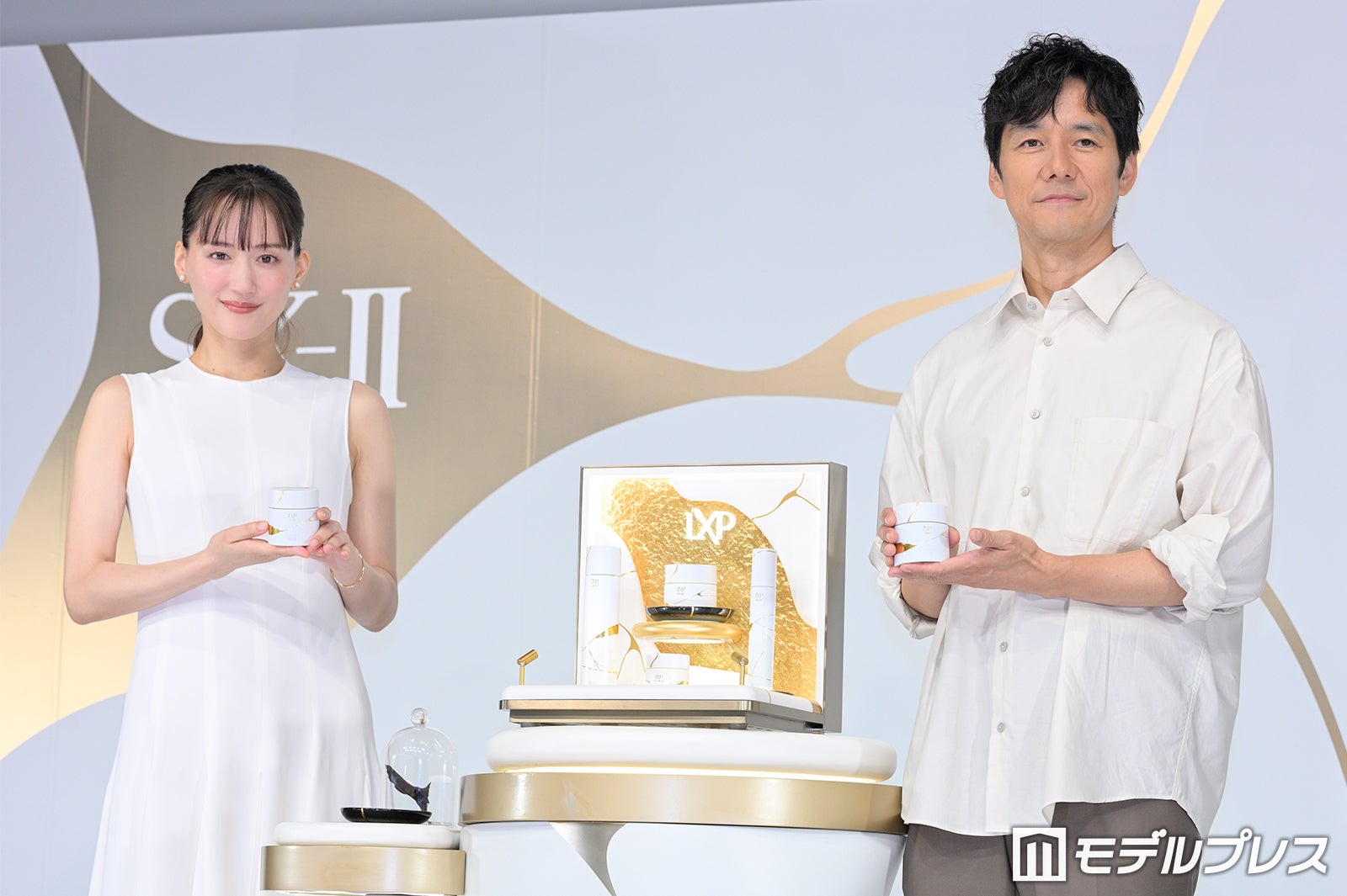 綾瀬はるか、西島秀俊（C）モデルプレス