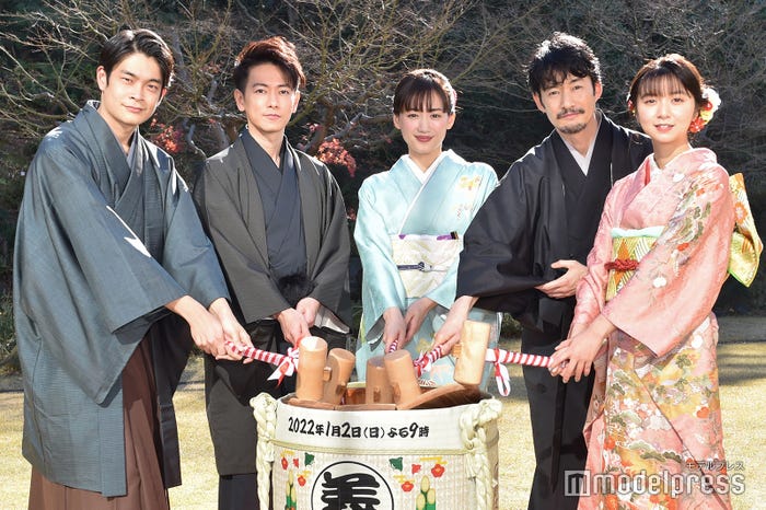 井之脇海、佐藤健、綾瀬はるか、竹野内豊、上白石萌歌 (C)モデルプレス