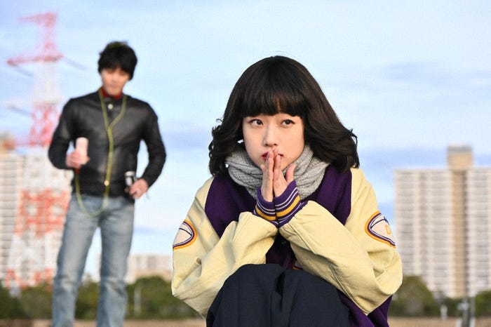 磯村勇斗、河合優実「不適切にもほどがある!」第1話より(C)TBS