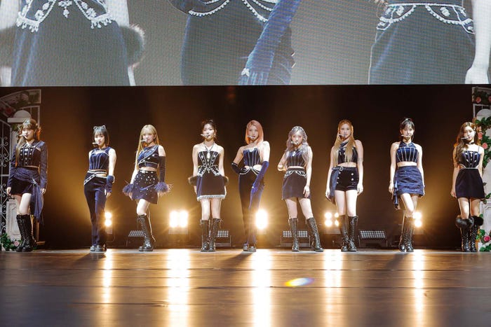 Kep1er(左から)チェヒョン、ヒカル、マシロ、ヨンウン、シャオティン、イェソ、ヒュニンバヒエ、ユジン、ダヨン/撮影:上山陽介、木村泰之(提供写真)