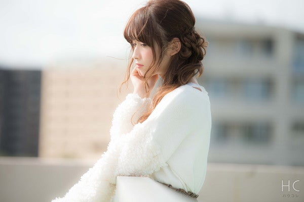 不安げな表情の女性