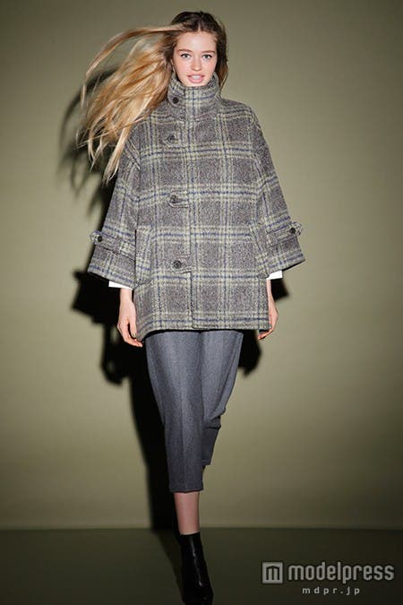 「ARMARiU」コラボ チェック柄スタンドコート/19,800円(税込)