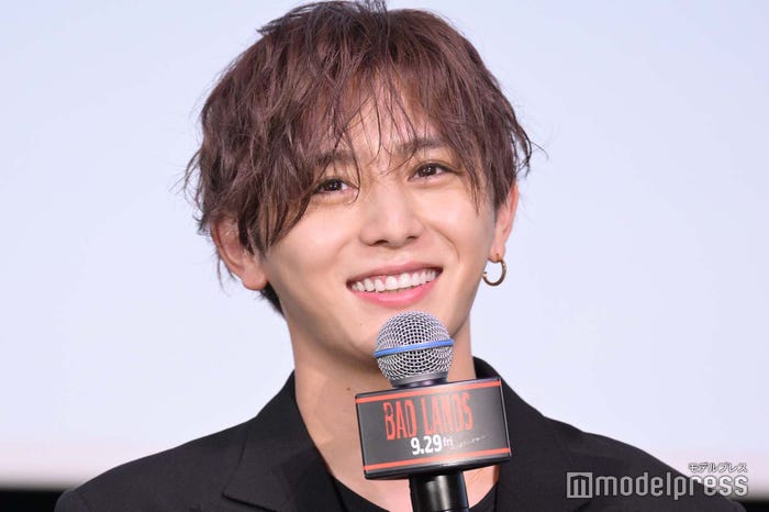 美尻褒められご満悦の山田涼介(C)モデルプレス