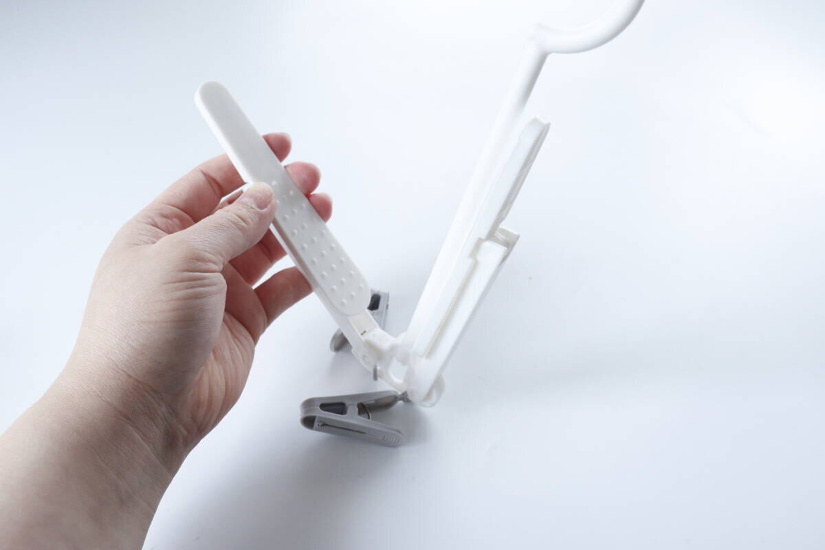 ダイソー　折り畳みシューズハンガー　展開