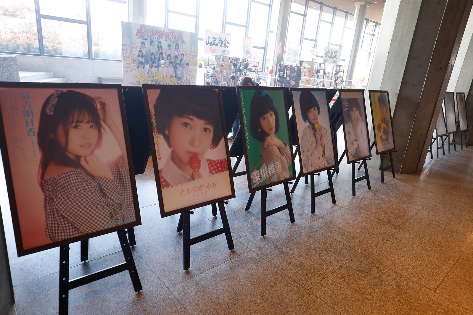 開場前ロビー「HKT48 春の関東ツアー2017 ～本気のアイドルを見せてやる～」（C）AKS