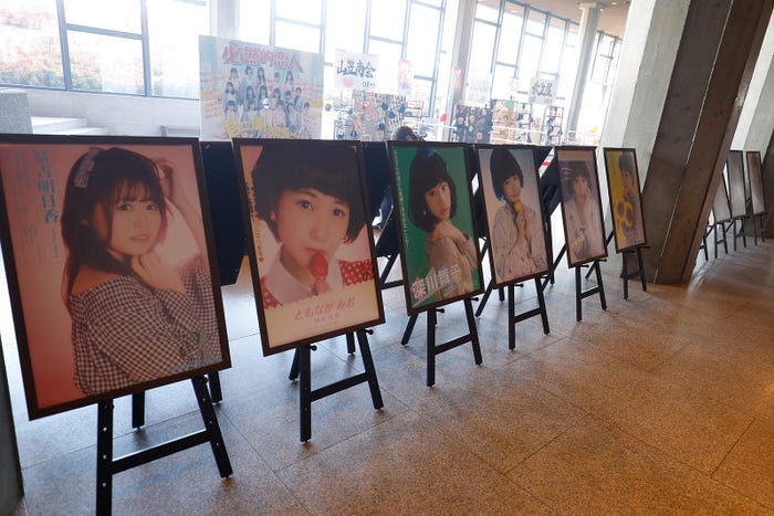 開場前ロビー「HKT48 春の関東ツアー2017 ~本気のアイドルを見せてやる~」(C)AKS