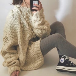 ほっこりかわいい♡今が旬なニットは”ポンポン付き”レトロニット!