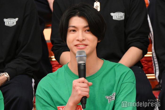 “お風呂は左手から洗う”高田彪我(C)モデルプレス