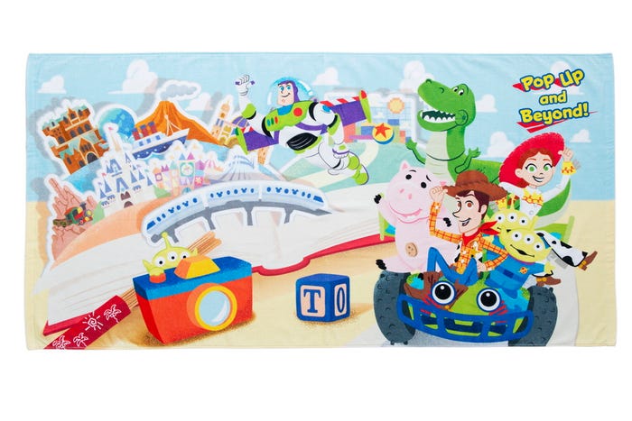 ワイドバスタオル¥3,400(C)Disney (C)Disney/Pixar (C)2022 Hasbro.All Rights Reserved.(C)2022 Poof-Slinky,Inc.