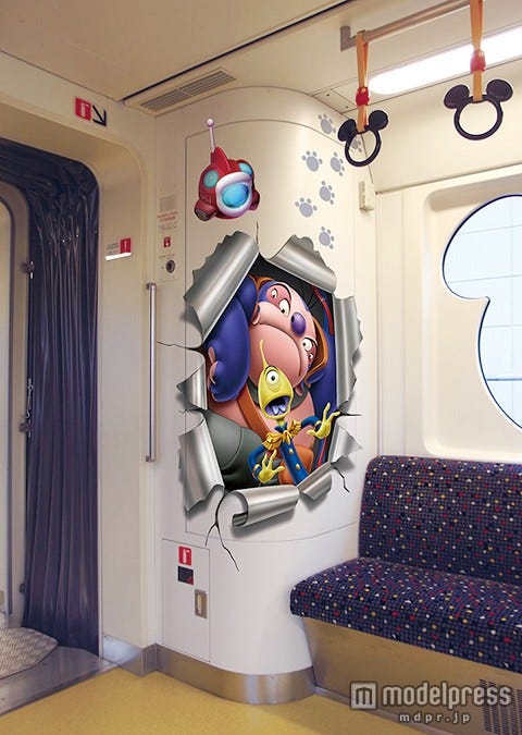 「スティッチ・エンカウンター・ライナー」の内装(C)ディズニー