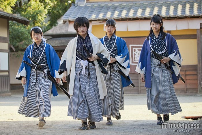 ショートドラマで殺陣にも挑戦した山本彩(白衣裳)