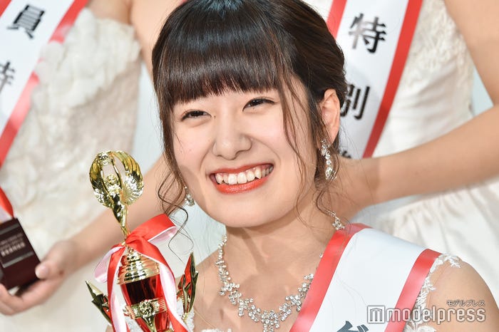 平館真生さん/授賞式後の囲み取材での様子(C)モデルプレス