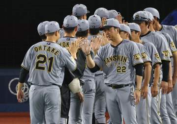 阪神・藤川監督 初回7得点で大勝「仕掛け切ってくれました」2盗塁「それは時と場合によるんじゃないですかね」一問一答