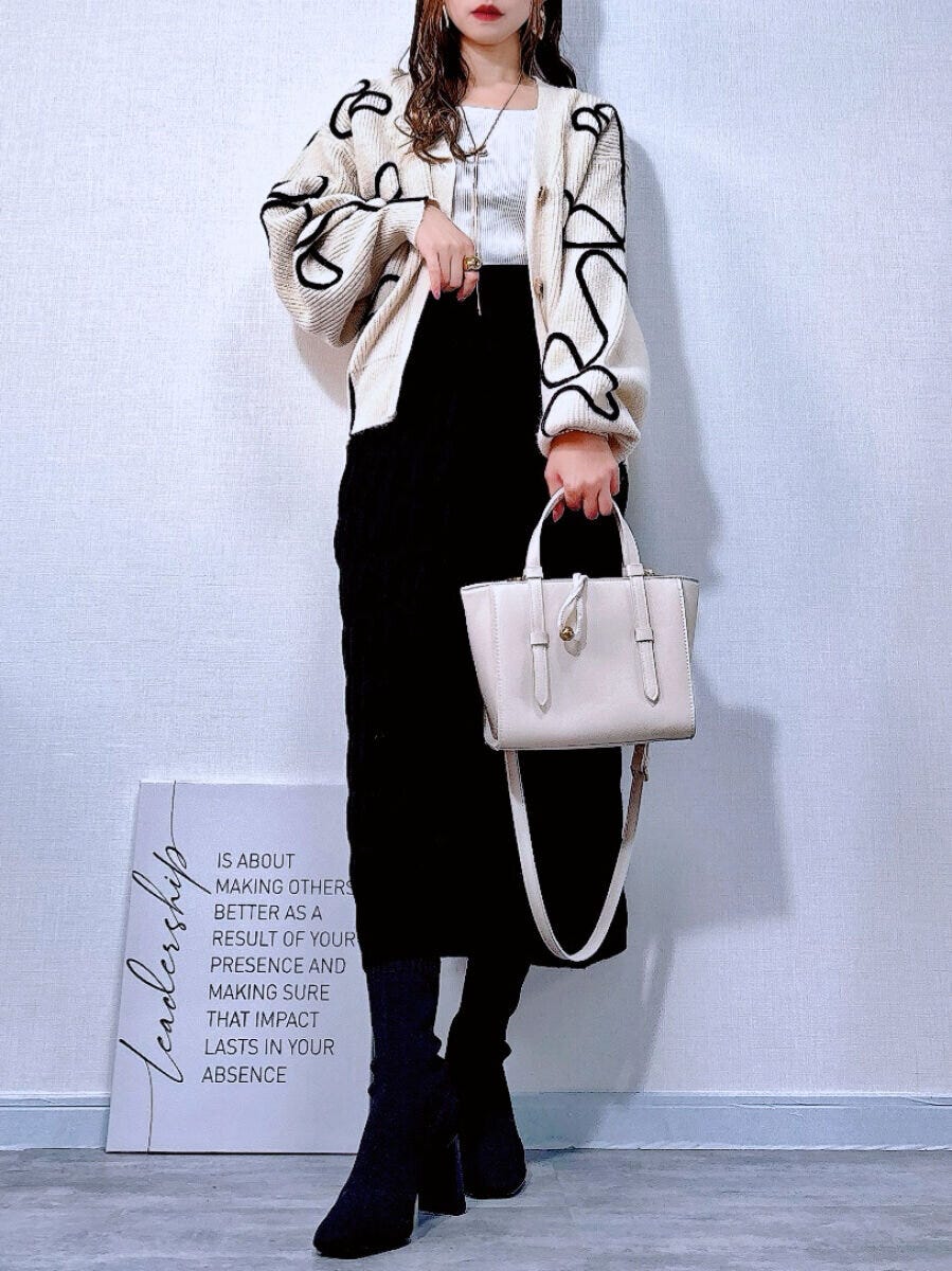 cocaシャーリングニットスカートとリボンカーデのレディコーデ