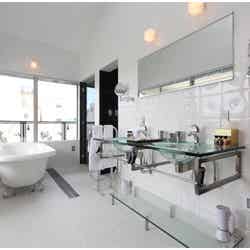 花(Flower)スイートルームの浴室/「Mume」オフィシャルサイトより