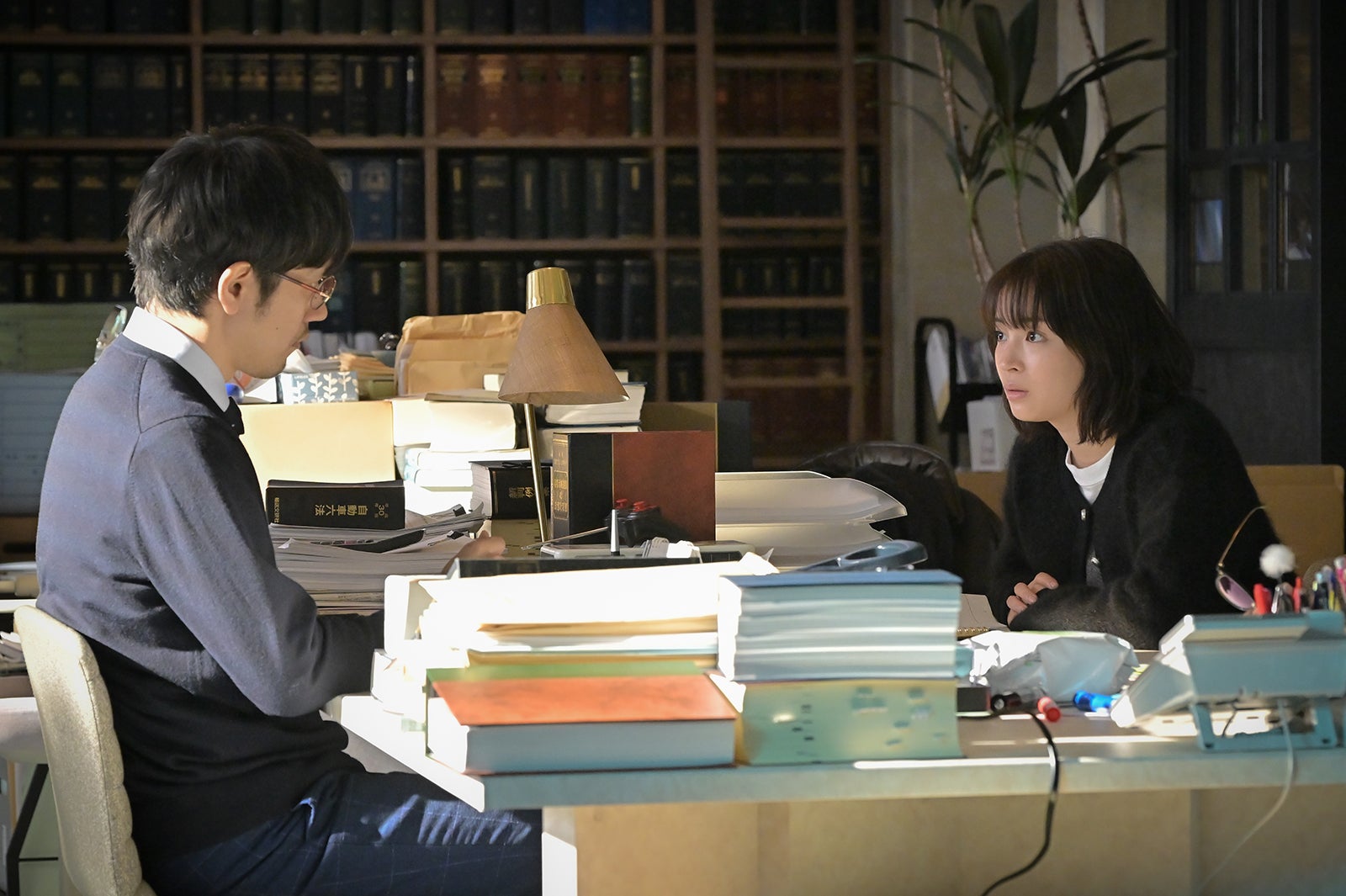 松山ケンイチ、広瀬すず「クジャクのダンス、誰が見た？」第2話（C）TBS