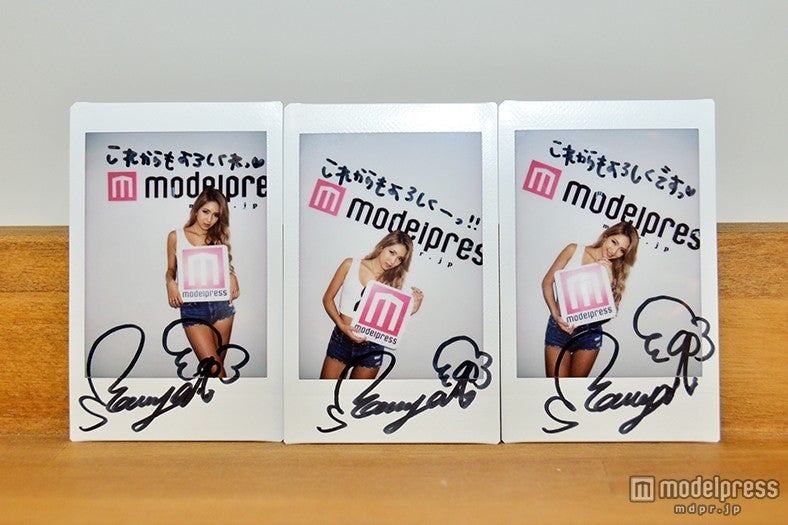 まにゃさんのサイン入りチェキをプレゼント