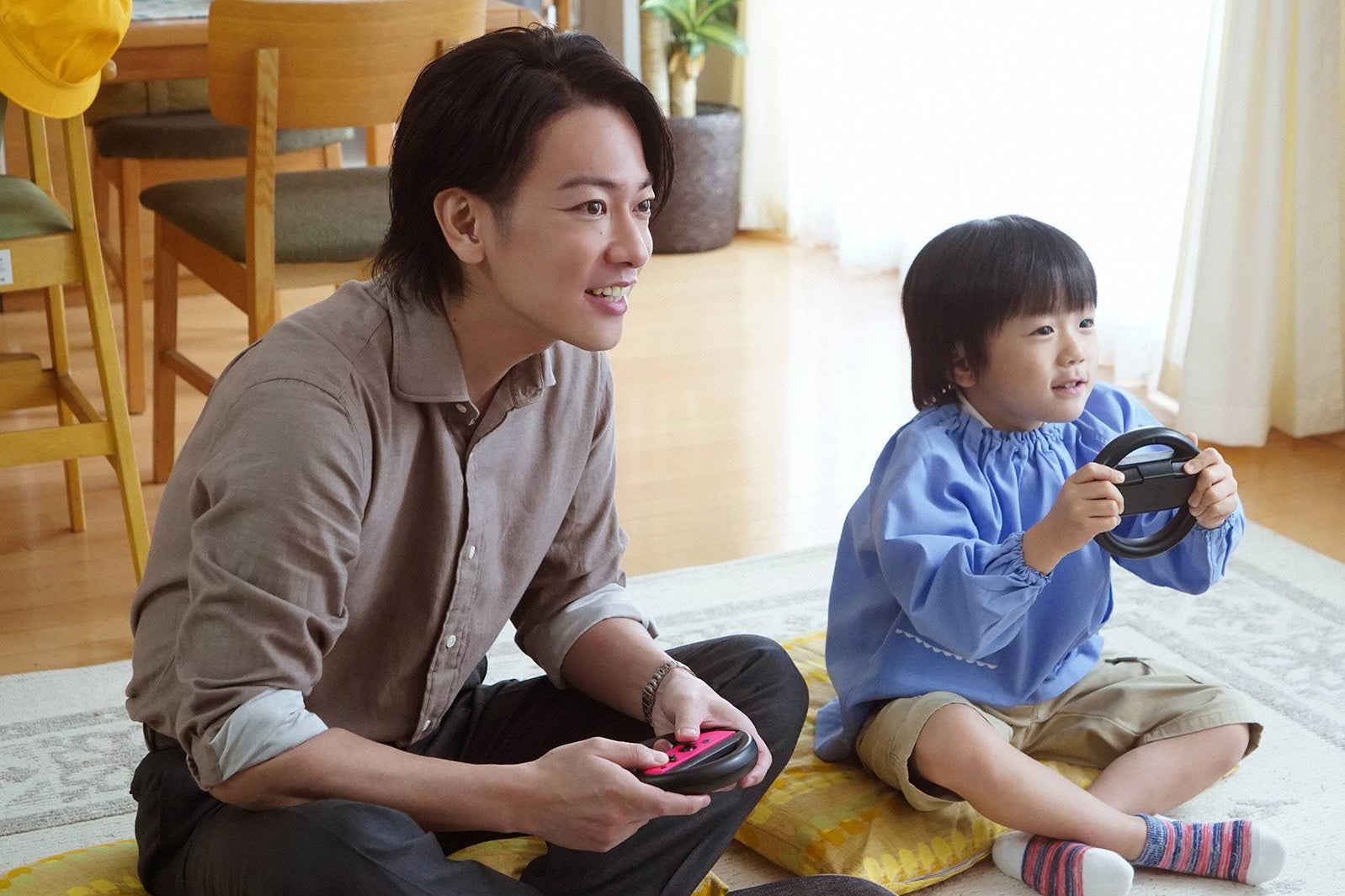 佐藤健、森優理斗（C）フジテレビ