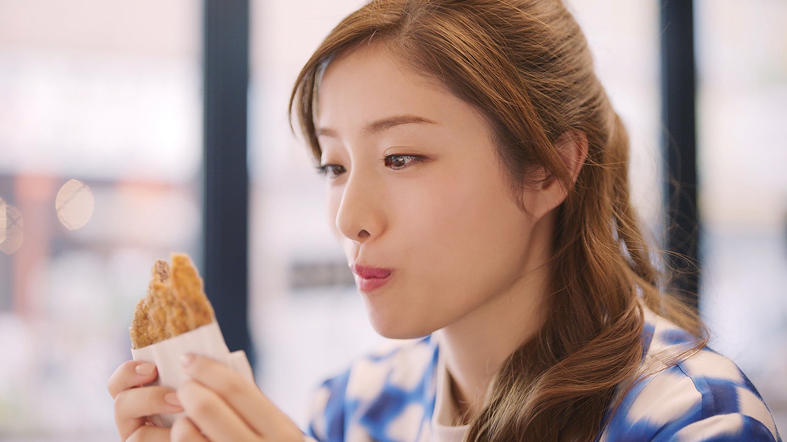 石原さとみ／新CM「北千住_明日へのチャージ」篇より（提供写真）