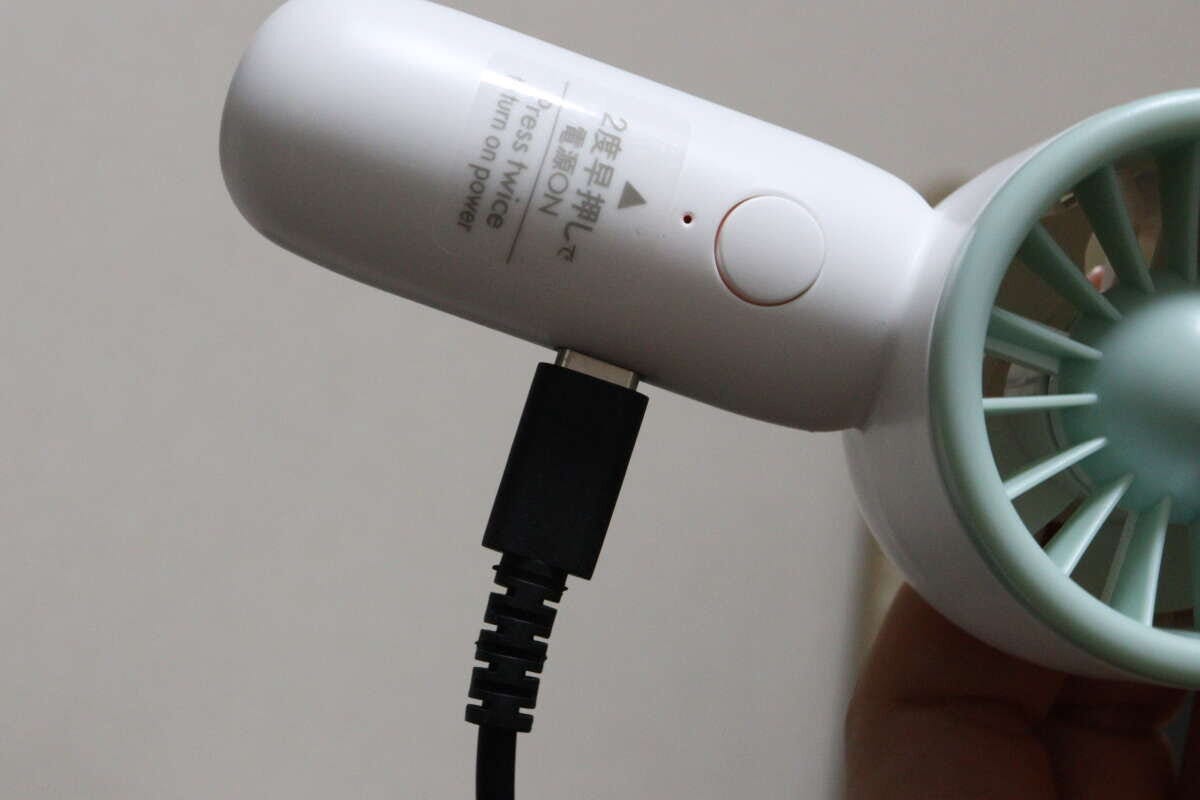 ダイソーのポータブルミニファンはUSB