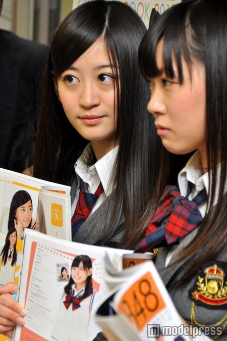 福本愛菜 NMB48  フェザー　懸賞品　手型スタンドホルダー 福本愛菜 NMB48 フェザー 懸賞品 手型スタンドホルダー - メルカリ