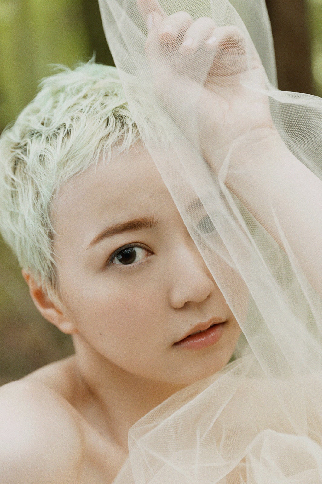 安本彩花1st写真集『彩aya』収録カット （C）SDP