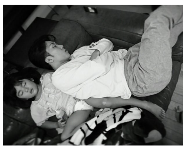 娘と眠る、早乙女太一／西山茉希公式ブログ（Ameba）より