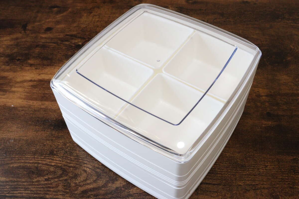 ダイソー　イノマタ　オードブルボックス　白　重箱