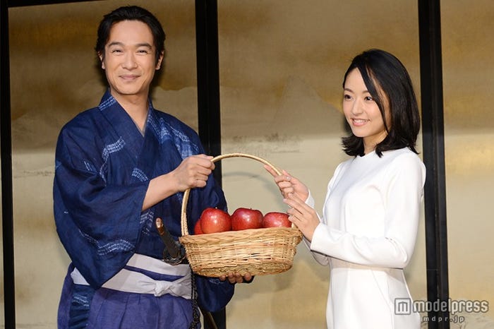 (左から)堺雅人、井上真央