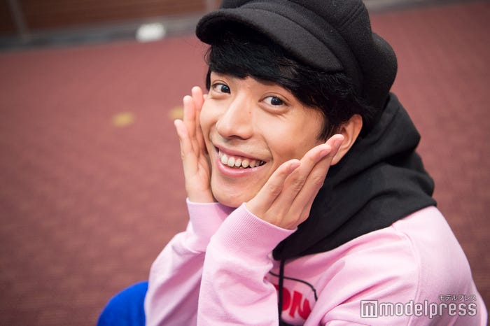 黒羽麻璃央(C)モデルプレス