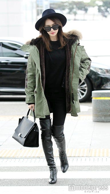 モノトーンをかっこよく着こなすユナ/photo:Getty Images