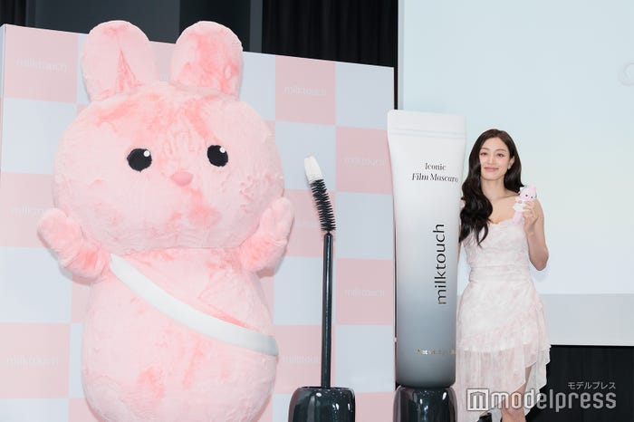 ジヒョ(C)モデルプレス