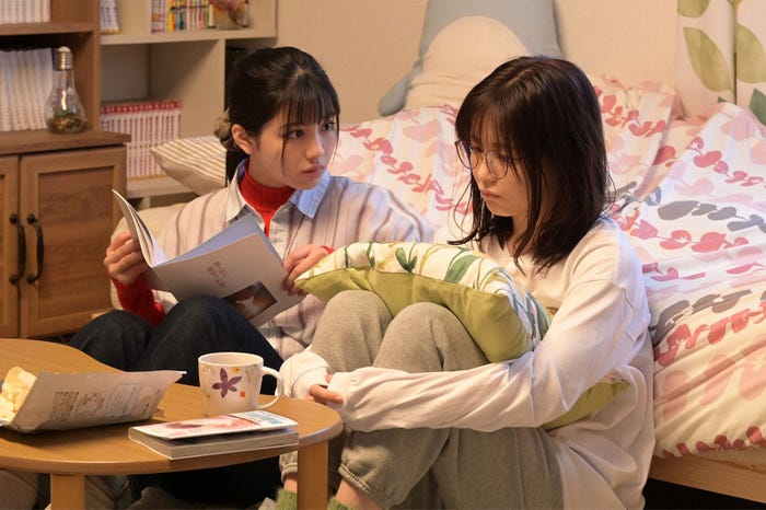 渡邉美穂、久間田琳加「ブラザー・トラップ」第1話より(C)「ブラザー・トラップ」製作委員会