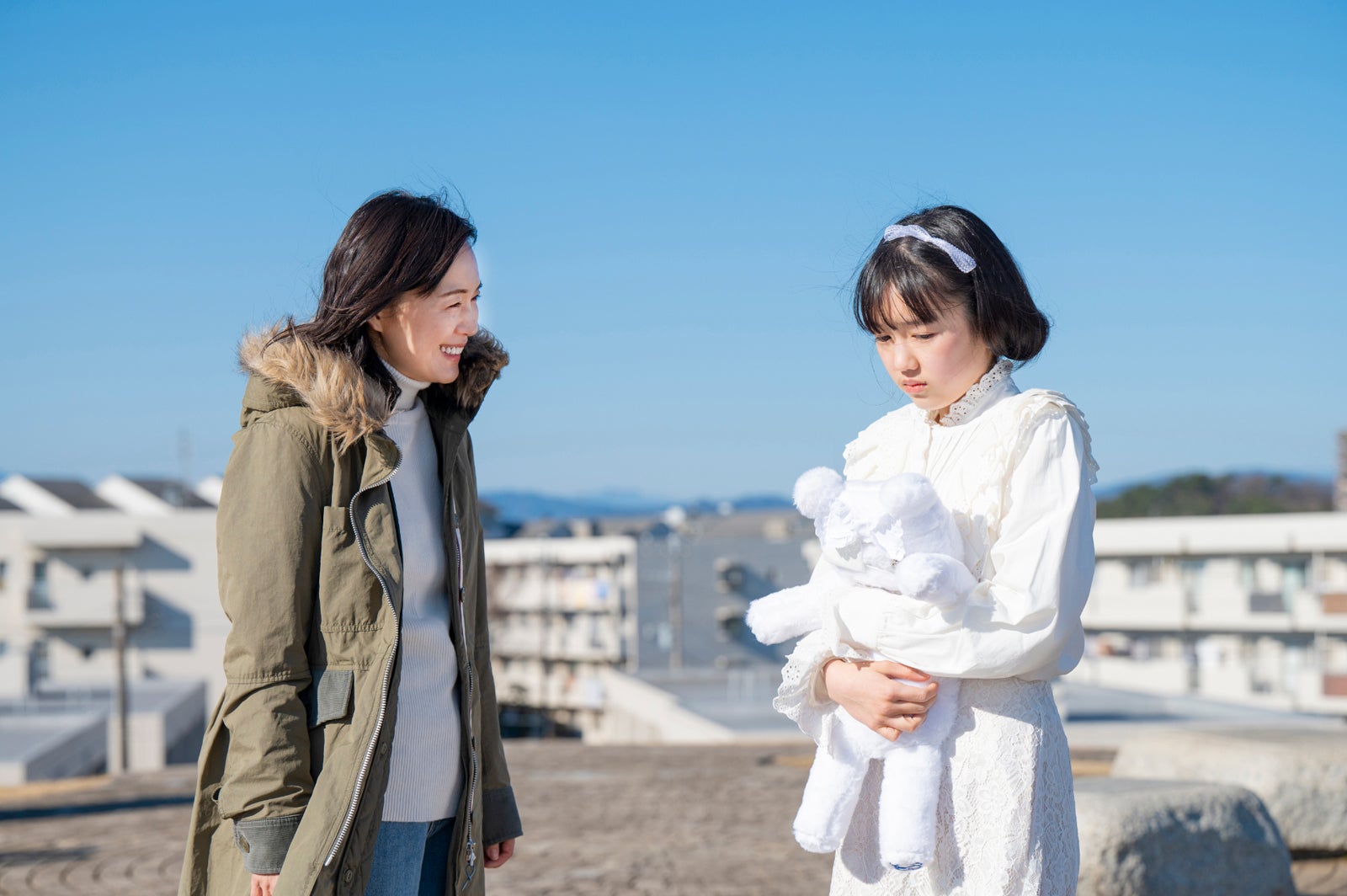 奥貫薫ら（C）映画「コーヒーはホワイトで」製作委員会