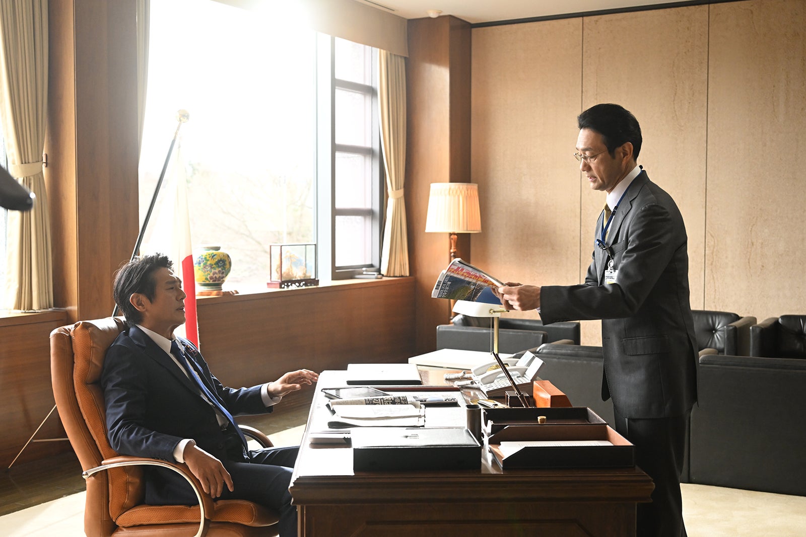 高橋克典、飯田基祐「罠の戦争」第9話より（C）カンテレ