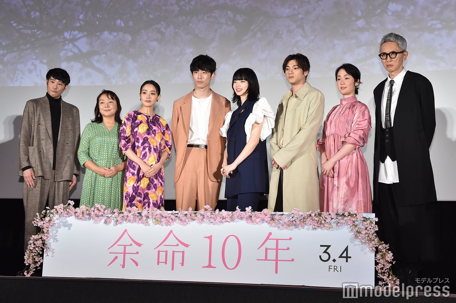 （左より）藤井道人監督、原日出子、奈緒、坂口健太郎、小松菜奈、山田裕貴、黒木華、松重豊 （C）モデルプレス