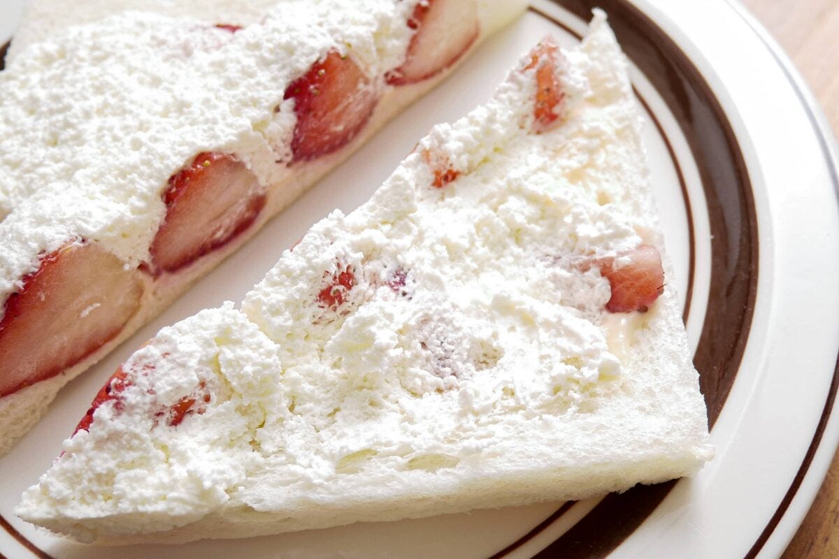 期間限定いちごサンド