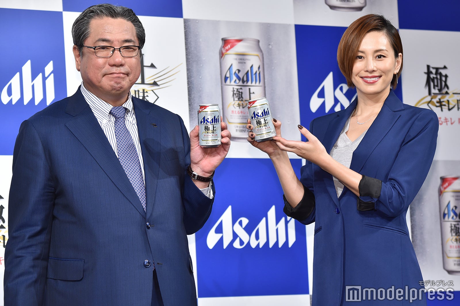 （右）米倉涼子（C）モデルプレス