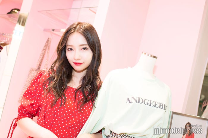 村瀬紗英/「ANDGEEBEE」ラフォーレ原宿店にて(C)モデルプレス