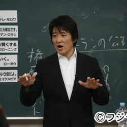 授業をする林先生/「テレビシャカイ実験 あすなろラボ」