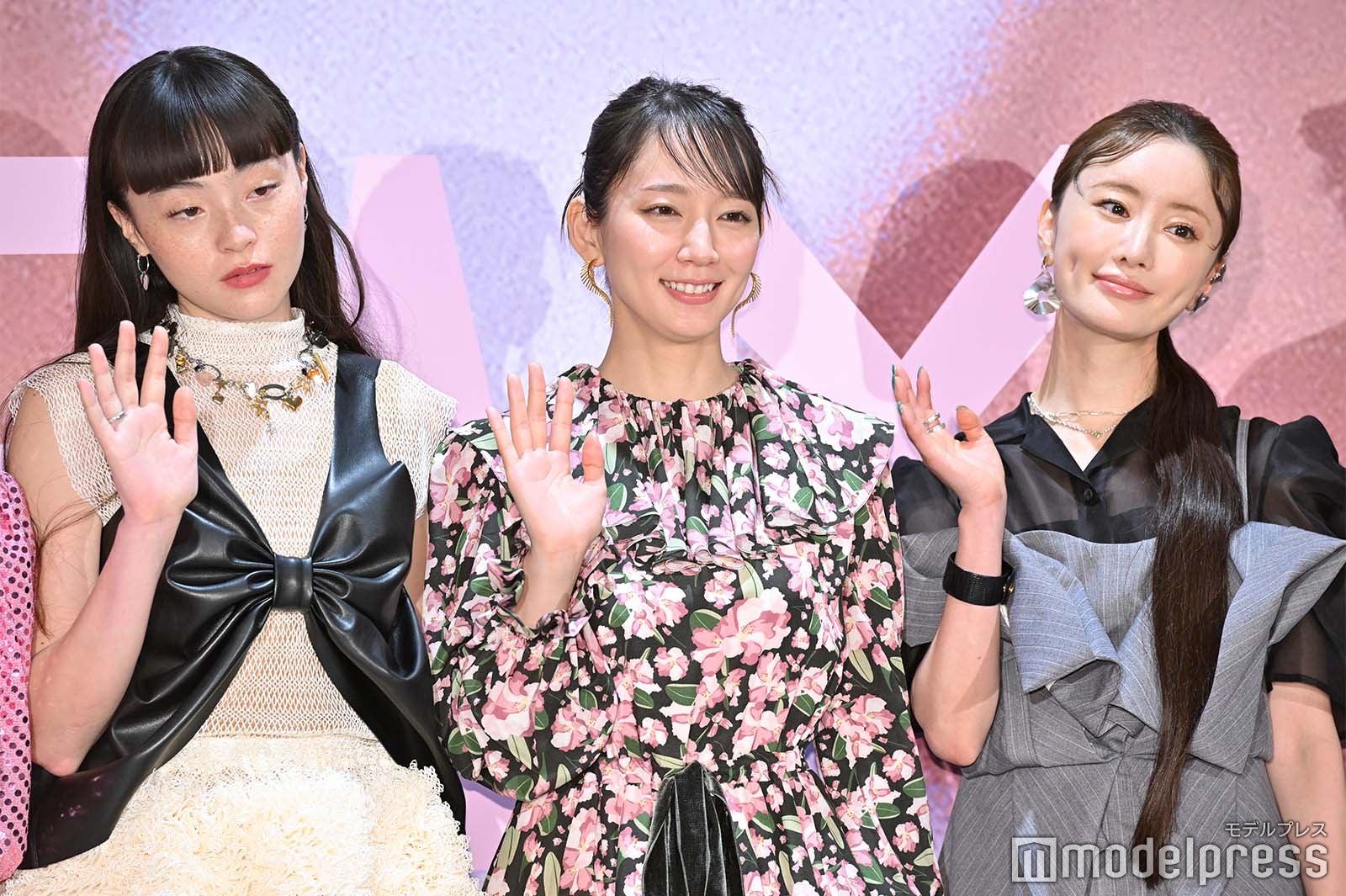 モトーラ世理奈、吉岡里帆、松本まりか（C）モデルプレス
