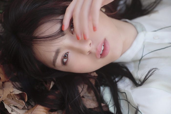 撮影:三宮幹史/井手上漠フォトエッセイ『normal?』公式ツイッター(@bakunohon0420)より